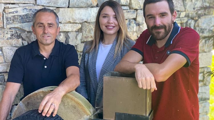 L'équipe des Couteliers Basques avec Andrea Carvalho au centre